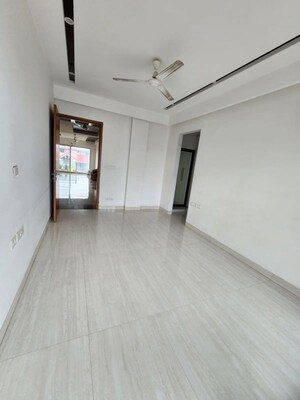 Room in 3.5 BHK Builder Floor at Sector 45 – for Rent