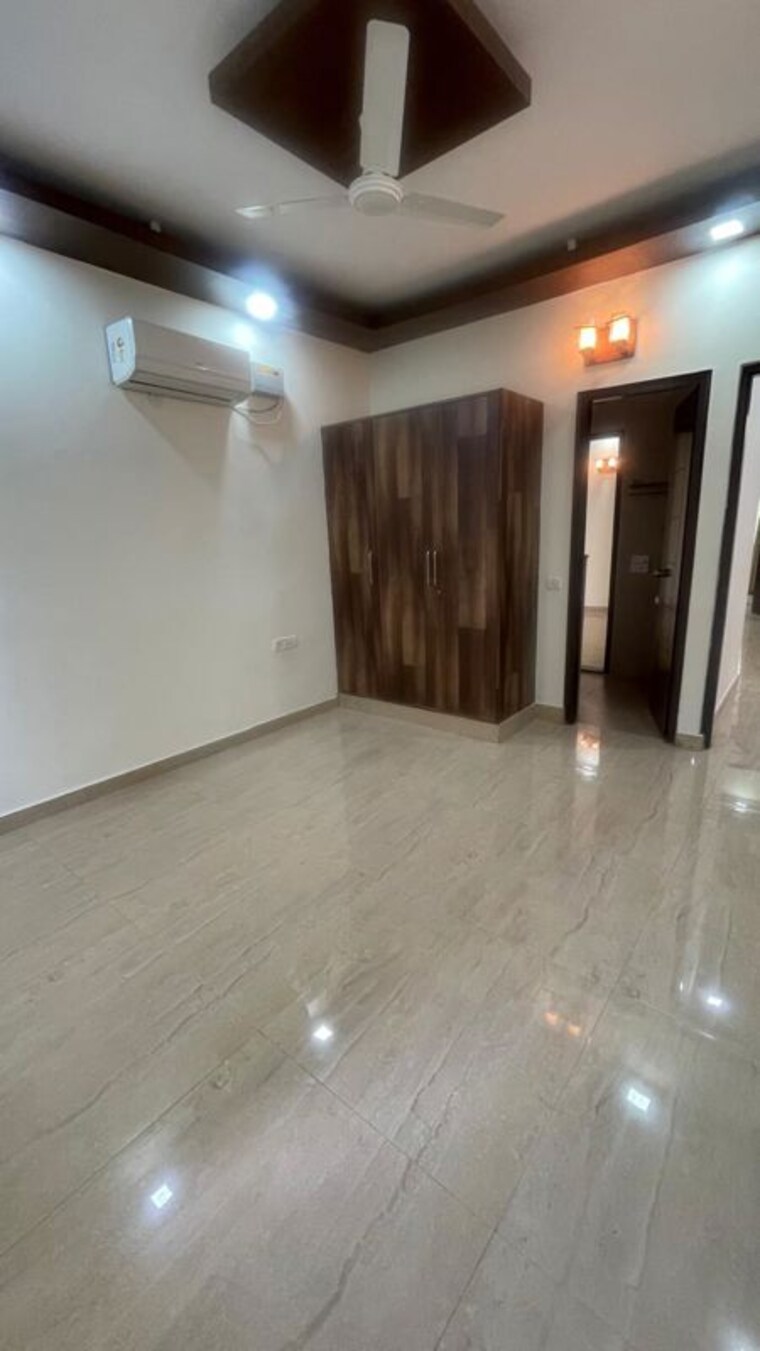 Room, sector 16 4 Bedroom 3250 Sq.Ft. Builder Floor In Sector 16 Faridabad 10608722