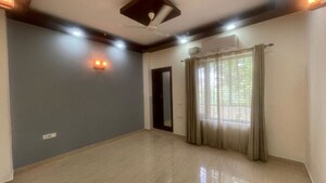 Room in 4 BHK Builder Floor at Sector 16 – for Rent