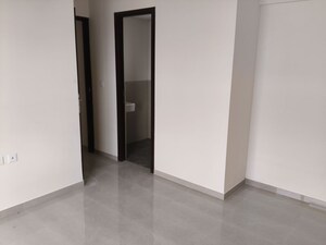 Room in 2 BHK Apartment at Piramal Vaikunth, Balkum Pada – for Rent