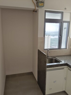 Room in 2 BHK Apartment at Piramal Vaikunth, Balkum Pada – for Rent