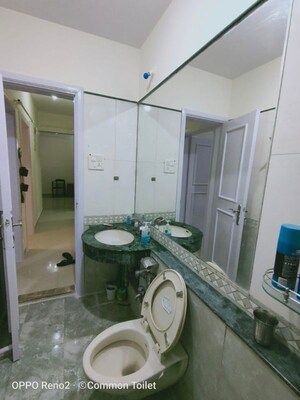 Team Area in 2 BHK Apartment at Raheja Sherwood, Goregaon East – for Rent