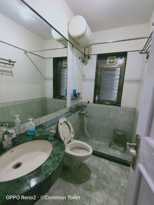 Team Area in 2 BHK Apartment at Raheja Sherwood, Goregaon East – for Rent