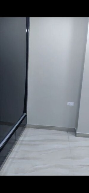 Room in 4 BHK Builder Floor at Sector 16 – for Rent