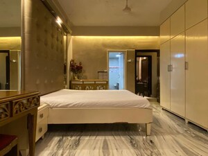 Bedroom in 5 BHK Apartment at Cuffe Parade – for Rent