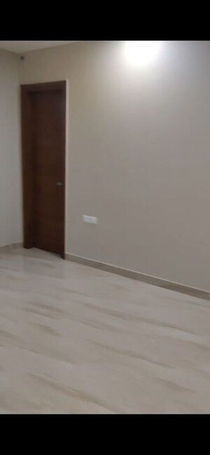Room in 4 BHK Builder Floor at Sector 16 – for Sale