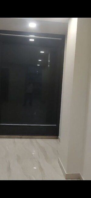 Furnished Amenities in 4 BHK Builder Floor at Sector 16 – for Sale