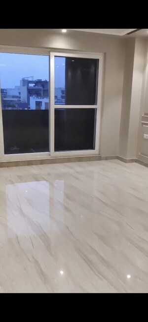 Room in 4 BHK Builder Floor at Sector 16 – for Sale