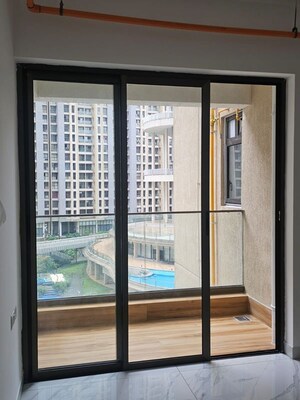 Room in 2 BHK Apartment at Raymond Ten X Habitat, Pokhran Road No Two – for Rent