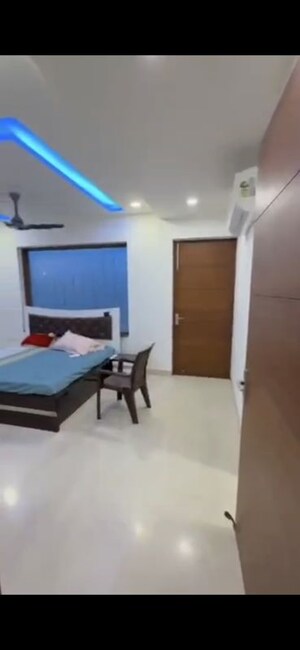 Team Area in 4 BHK Builder Floor at Sector 15 – for Rent