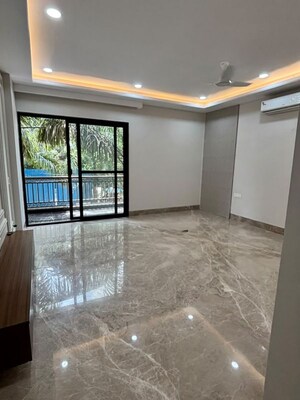 Room in 4 BHK Builder Floor at Saket – for Rent