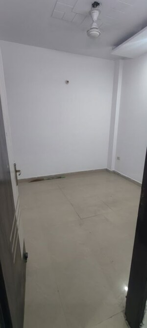 Room in 1 BHK Builder Floor at Palam Colony – for Rent
