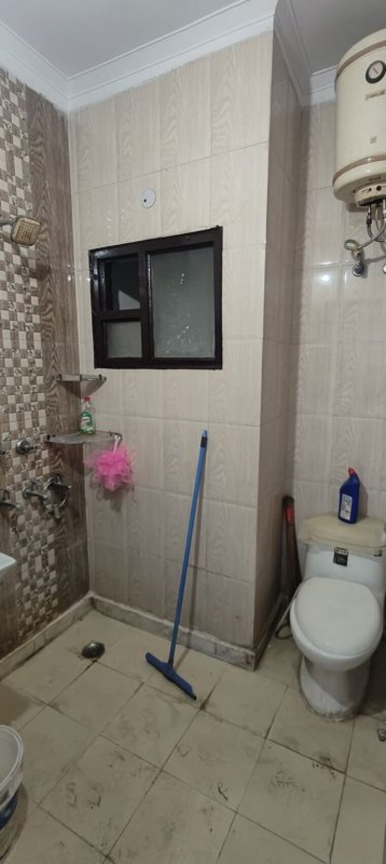 Bathroom, palam colony 1 Bedroom 400 Sq.Ft. Builder Floor In Palam Colony Delhi 10608772