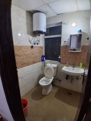 Team Area in 2 BHK Builder Floor at Aimnabad – for Rent