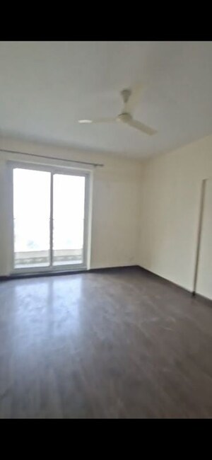 Room in 3 BHK Apartment at BPTP Discovery Park, Sector 80 – for Rent