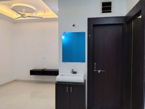 Furnished Amenities in 2 BHK Builder Floor at Mahalaxmi Nagar – for Rent