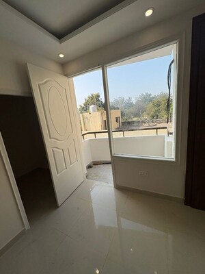 Room in 3 BHK Builder Floor at Vip Road – for Sale