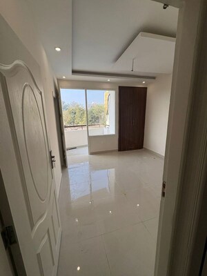 Room in 3 BHK Builder Floor at Vip Road – for Sale