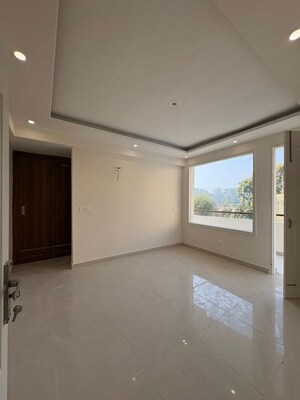 3 BHK Builder Floor For Sale in Vip Road