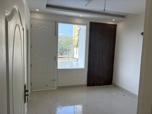 Room in 3 BHK Builder Floor at Vip Road – for Sale