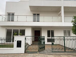 3 BHK Independent House For Sale in Central Park Flower Valley, Sohna Sector 33