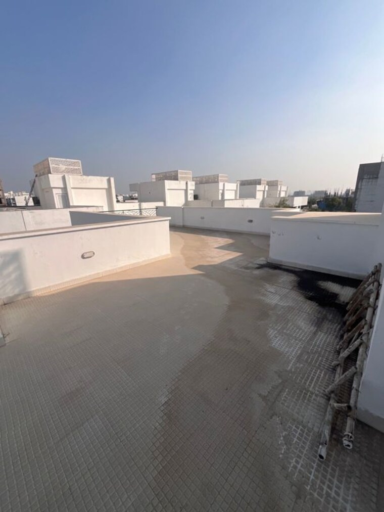 Balcony, central-park-flower-valley 3 Bedroom 2150 Sq.Ft. Independent House In Sohna Sector 33 Gurgaon 10609063