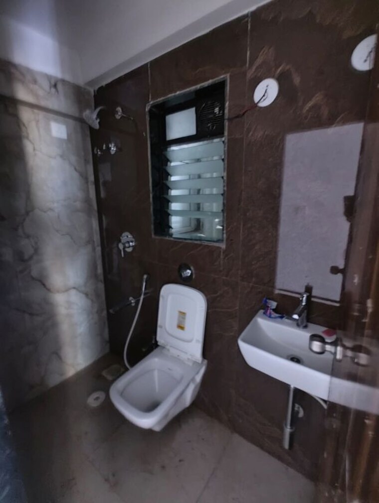 Bathroom, sahar road 1 Bedroom 440 Sq.Ft. Apartment In Sahar Road Mumbai 10609112