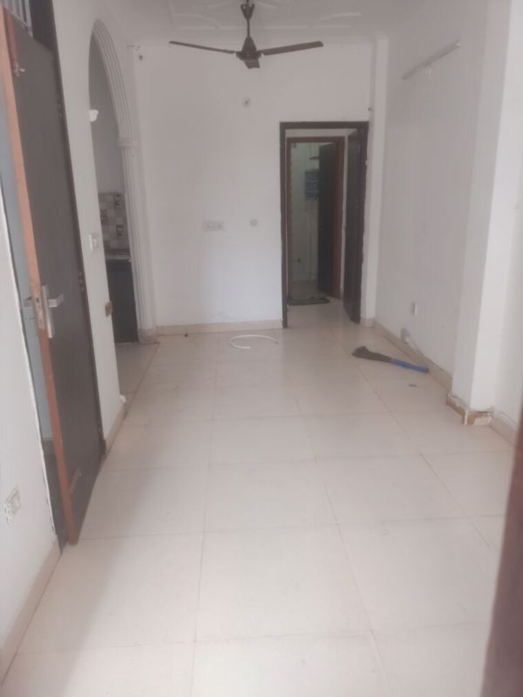 Room, vasant kunj enclave 1 Bedroom 500 Sq.Ft. Apartment In Vasant Kunj Enclave Delhi 10609108