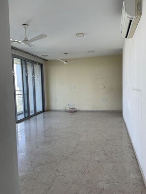 Room in 3 BHK Apartment at Oberoi Exquisite Goregaon, Goregaon East – for Rent