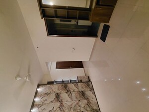 Room in 3.5 BHK Apartment at Arjunganj – for Rent