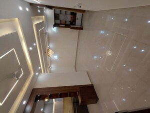 Room in 3.5 BHK Apartment at Arjunganj – for Rent