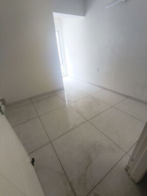 Room in 3.5 BHK Apartment at Sector 36 – for Rent