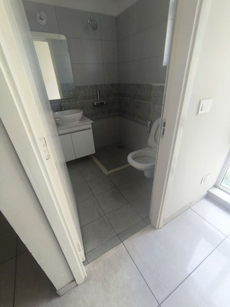 Bathroom, sector 36 3.5 Bedroom 1884 Sq.Ft. Apartment In Sector 36 Gurgaon 10609273