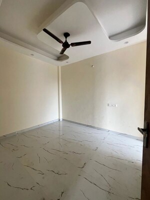Room in 2 BHK Builder Floor at Aimnabad – for Rent