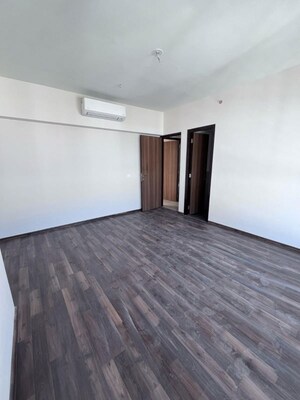 Room in 3 BHK Apartment at Piramal Vaikunth, Balkum Pada – for Rent