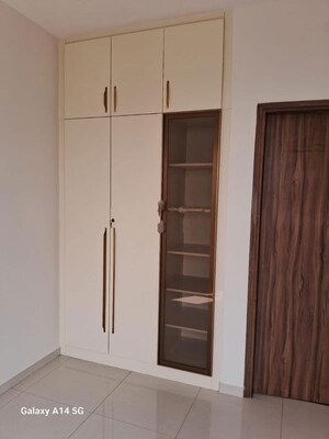 Room in 2 BHK Apartment at Godrej Park Retreat, Sarjapur Road – for Rent