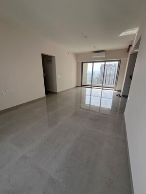 Room in 3 BHK Apartment at Piramal Vaikunth, Balkum Pada – for Rent