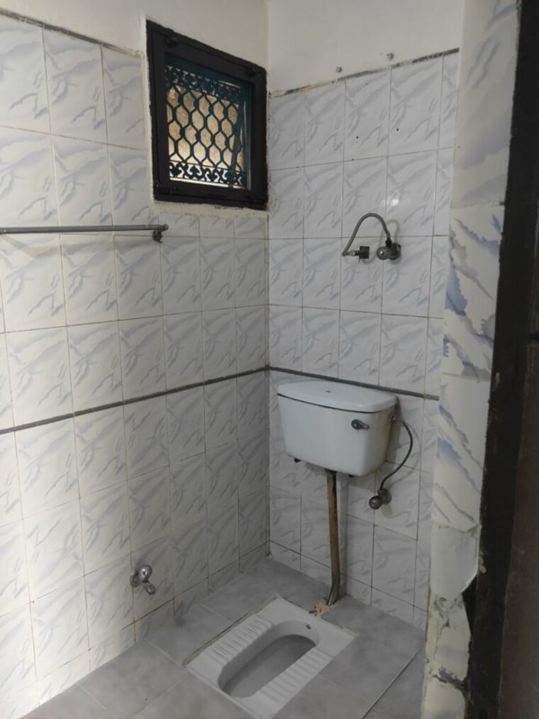 Bathroom, windsor-and-nova-society 2 Bedroom 780 Sq.Ft. Apartment In Ahinsa Khand 2 Ghaziabad 10609383