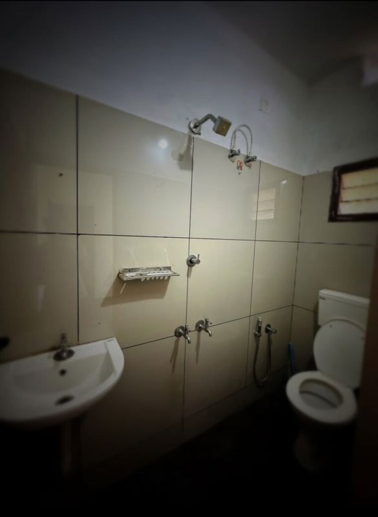Bathroom, pestom-sagar-colony 1 Bedroom 400 Sq.Ft. Apartment In Chembur Mumbai 10609435