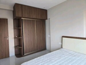 Room in 2 BHK Apartment at Bhavesh Plaza, Nalasopara West – for Rent