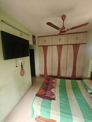 Bedroom in 2 BHK Apartment at Evershine Park, Andheri West – for Rent