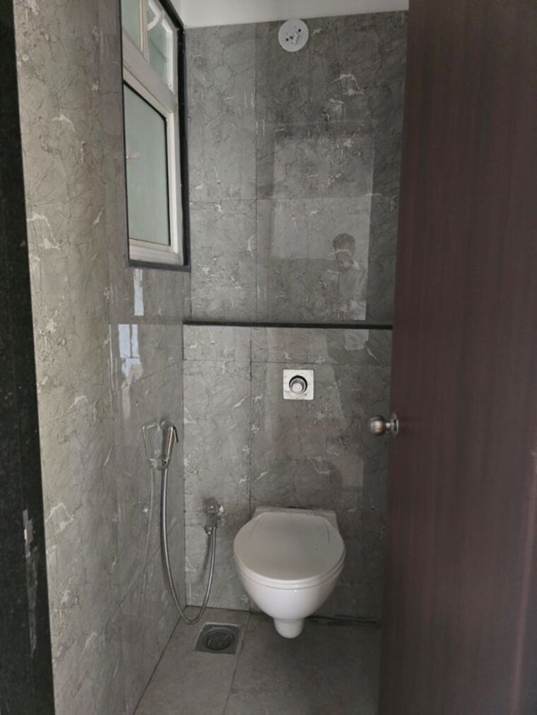 Bathroom, vtp-leonara 1 Bedroom 450 Sq.Ft. Apartment In Mahalunge Pune 10609511
