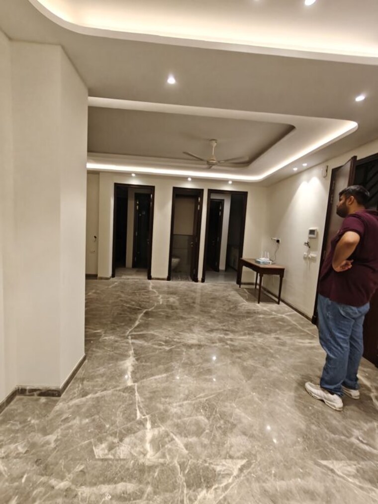  Parking, ansal-sushant-lok-i 4 Bedroom 300 Sq.Yd. Builder Floor In Sector 43 Gurgaon 10609520