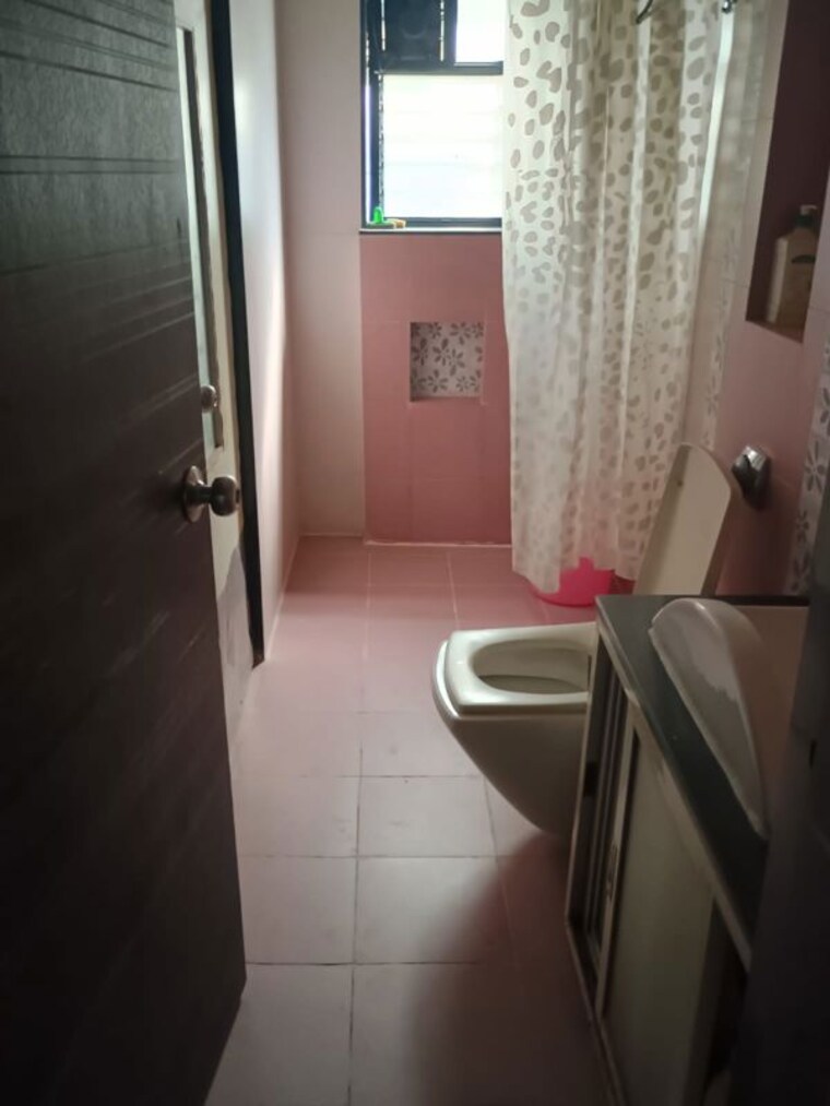Bathroom, kumar-pragati 2 Bedroom 1000 Sq.Ft. Apartment In Nibm Road Pune 10609506
