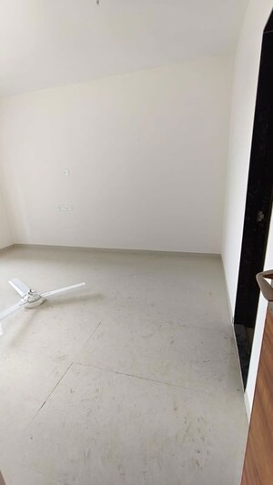 Room in 3 BHK Apartment at Je and Vee Madhuban, Malad East – for Rent