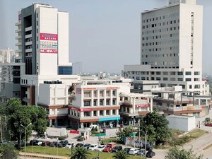  Shop – Exterior View View at 83 Avenue Oodles Sky Walk, Sector 83 - for Rent