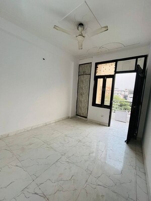 Room in 1 BHK Builder Floor at Saket – for Rent