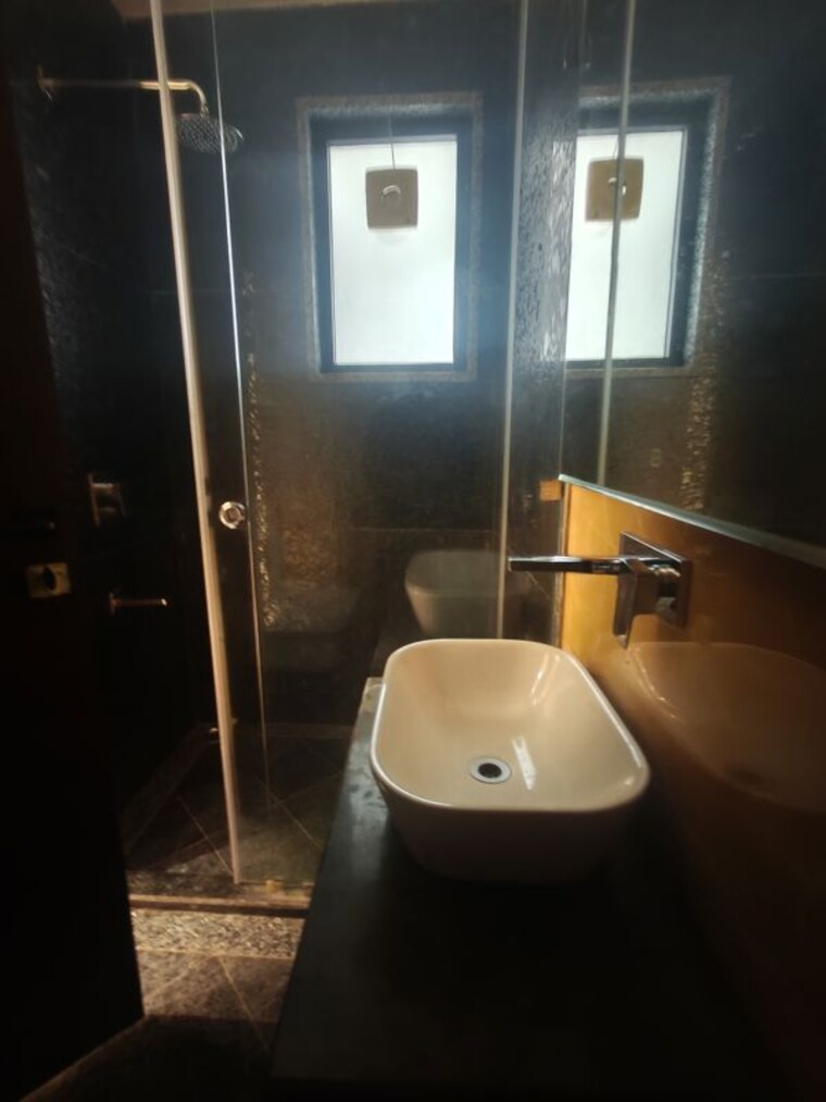 Bathroom, sushant lok i 4 Bedroom 300 Sq.Yd. Builder Floor In Sushant Lok I Gurgaon 10609537