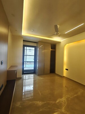 Room in 4 BHK Builder Floor at Sushant Lok I – for Rent