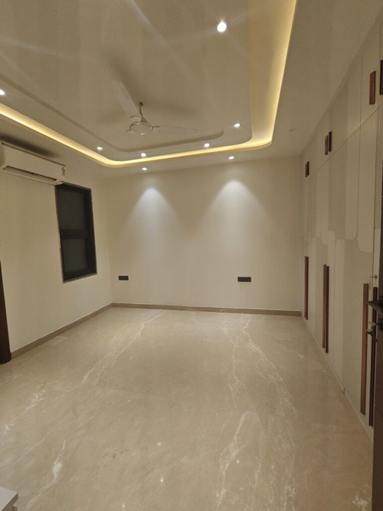 Room, sushant lok i 4 Bedroom 300 Sq.Yd. Builder Floor In Sushant Lok I Gurgaon 10609537